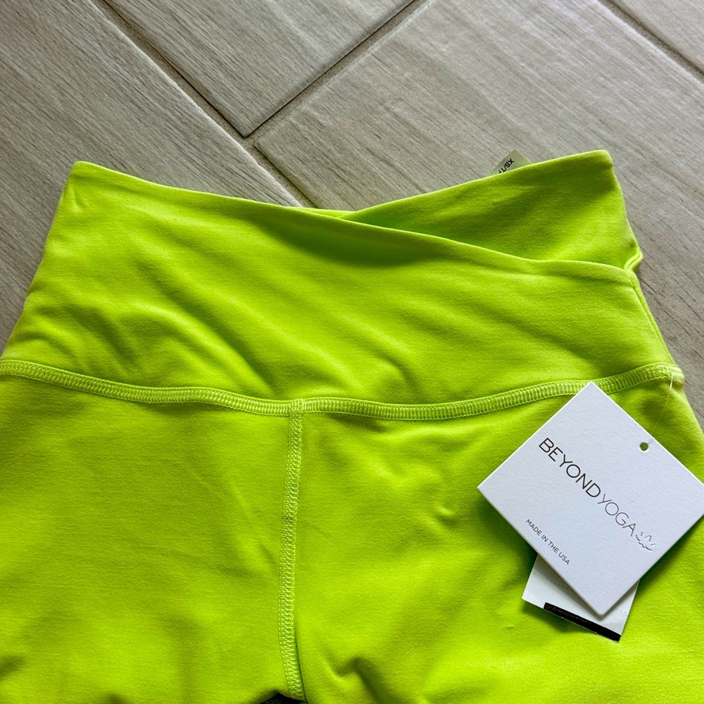 NWT Beyond Yoga Spacedye At Your Leisure High Waisted Biker Shorts Size S